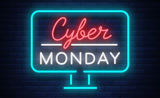 neonový nápis cyber monday