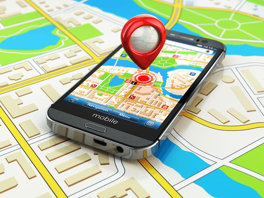 chytrý mobilní telefon s otevřenou aplikací navigace a ukazatelem kde jste